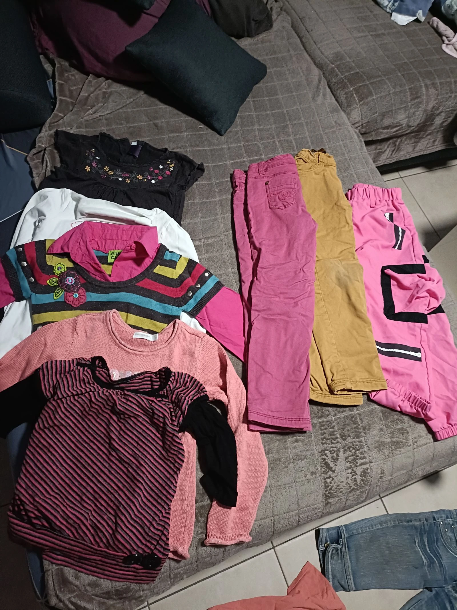 💥Lote de unas treinta prendas niña 5-6-8💥 – photo 3